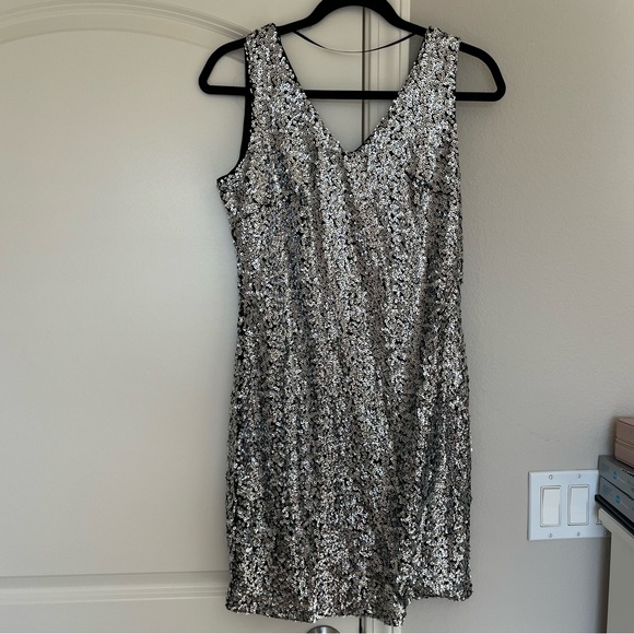 ASOS NWT Pieces Sequin V Neck Shift Dress | Size Small | Silver - Picture 4 of 6